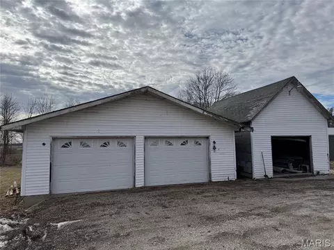 Other - 843 Monroe St, Witt, IL 62094 photo 3 of 8
