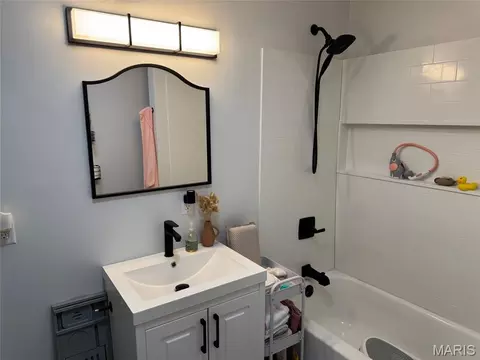Bath - 843 Monroe St, Witt, IL 62094 photo 4 of 4