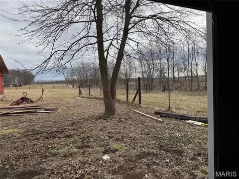 Exterior - 843 Monroe St, Witt, IL 62094 photo 6 of 8