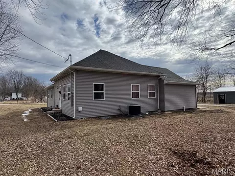 Other - 843 Monroe St, Witt, IL 62094 photo 2 of 8