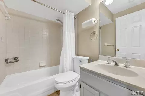 Bath - 1738 Highview Circle Ct, Ballwin, MO 63021 photo 2 of 3