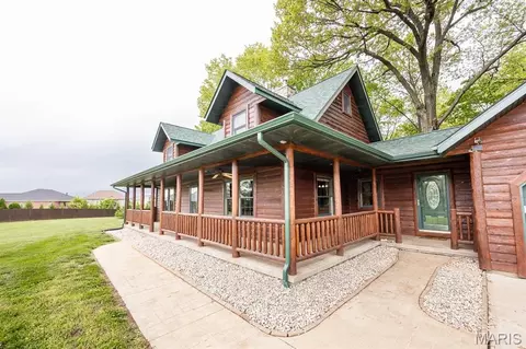 Exterior - 1317 Simmons Rd, O'fallon, IL 62269 photo 3 of 14