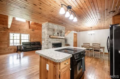 Kitchen - 1317 Simmons Rd, O'fallon, IL 62269 photo 4 of 4