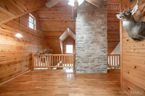 Entry Way - 1317 Simmons Rd, O'fallon, IL 62269 photo 3 of 4