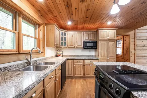 Kitchen - 1317 Simmons Rd, O'fallon, IL 62269 photo 3 of 4