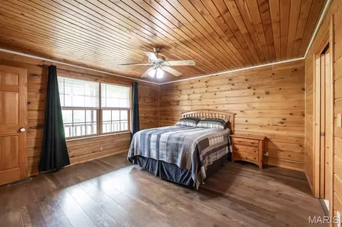 Bedroom - 1317 Simmons Rd, O'fallon, IL 62269 photo 2 of 8
