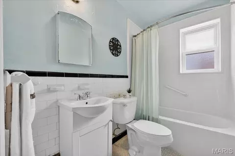 Bath - 1719 Veronica Ave, Saint Louis, MO 63147 photo 1 of 1
