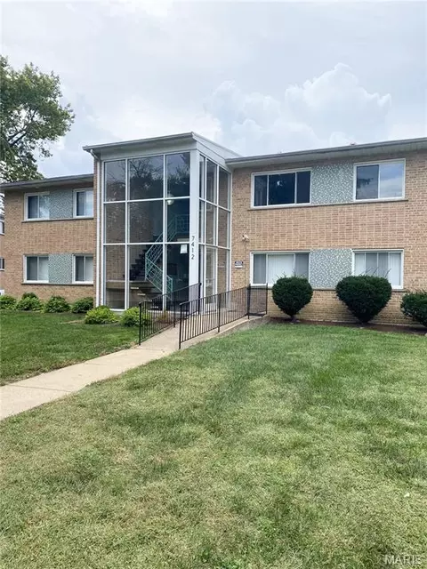7412-7418 Olian Dr, Hazelwood, MO 63042