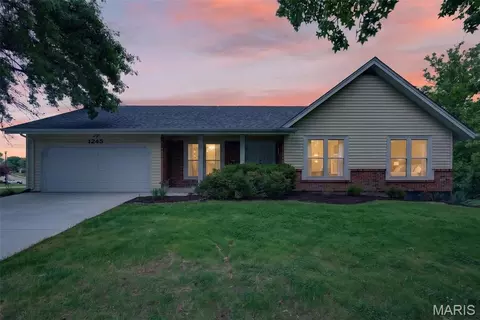 1245 Ticonderoga Dr, Chesterfield, MO 63017