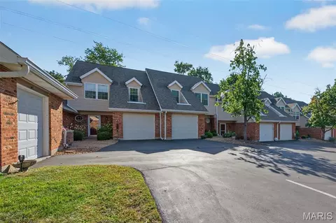 1019 Pocono Trl, Ballwin, MO 63021