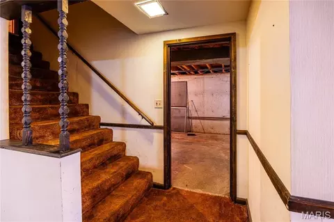 Entry Way - 1044 Oakland Dr, Jackson, MO 63755 photo 5 of 5