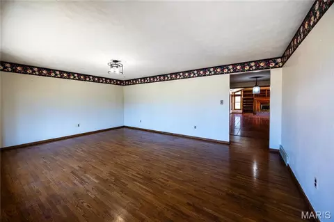 Living - 1044 Oakland Dr, Jackson, MO 63755 photo 6 of 9