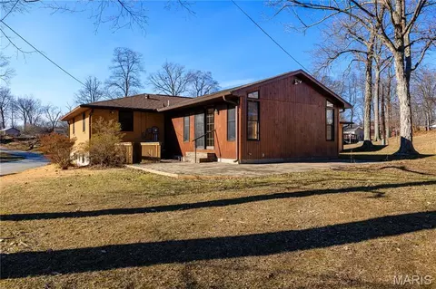 Exterior - 1044 Oakland Dr, Jackson, MO 63755 photo 1 of 6