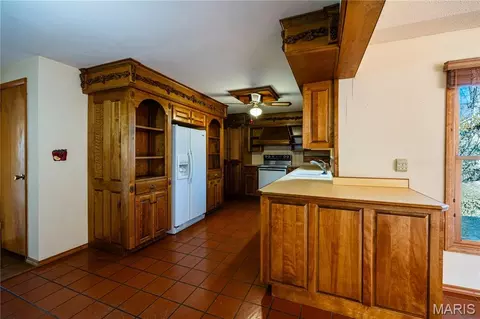 Kitchen - 1044 Oakland Dr, Jackson, MO 63755 photo 1 of 5