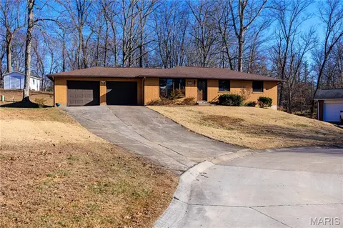 Exterior - 1044 Oakland Dr, Jackson, MO 63755 photo 2 of 6