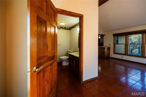 Entry Way - 1044 Oakland Dr, Jackson, MO 63755 photo 1 of 5