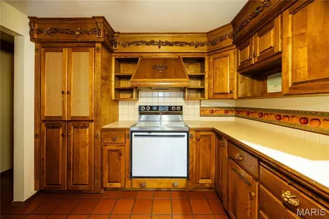 Kitchen - 1044 Oakland Dr, Jackson, MO 63755 photo 5 of 5
