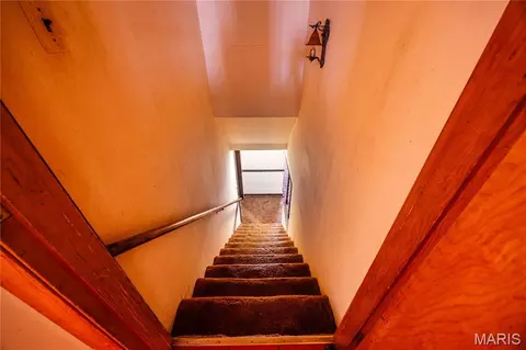 Entry Way - 1044 Oakland Dr, Jackson, MO 63755 photo 3 of 5