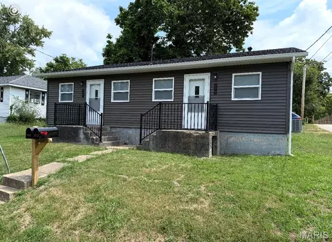 604 N Henderson St #A&B, Salem, MO 65560