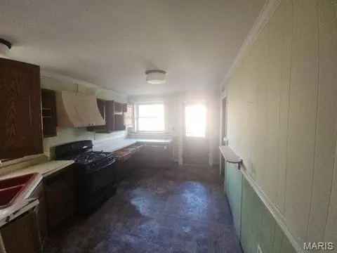 Entry Way - 5165 Maple Ave, Saint Louis, MO 63113 photo 2 of 2
