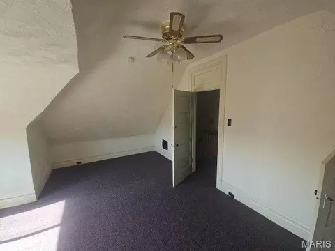 Bedroom - 5165 Maple Ave, Saint Louis, MO 63113 photo 8 of 9