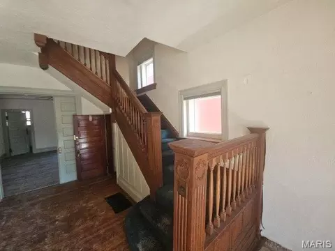 Entry Way - 5165 Maple Ave, Saint Louis, MO 63113 photo 1 of 2