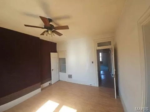 Bedroom - 5165 Maple Ave, Saint Louis, MO 63113 photo 2 of 9