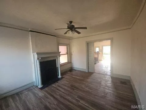 Living - 5165 Maple Ave, Saint Louis, MO 63113 photo 2 of 2