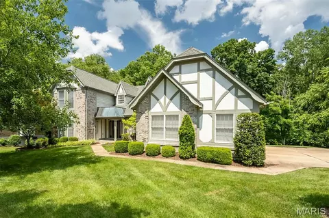 1318 Conway Oaks Dr, Chesterfield, MO 63017