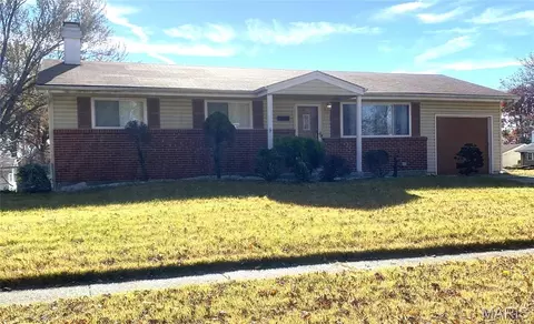 140 Mohan Dr, Florissant, MO 63033