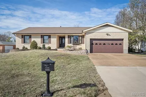 9803 Hilltop Dr, Sunset Hills, MO 63128