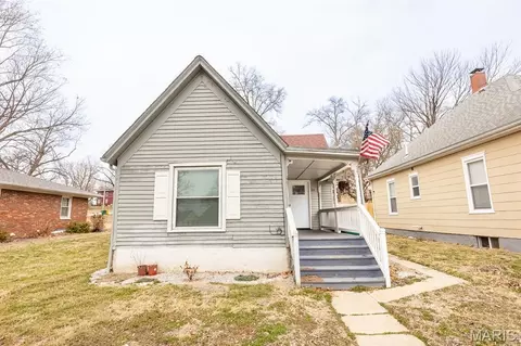 319 W Dee St, Lebanon, IL 62254
