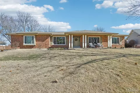 1128 Black Forest Dr, Saint Charles, MO 63301