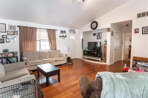 806 S Tebbetts, Belle, MO 65013 photo 7