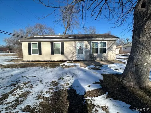 507 Saint Lucy Ct, Cahokia, IL 62206