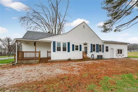 706 S Park St, Hardin, IL 62047