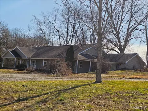 Exterior - 9126 Baldwin Rd, Baldwin, IL 62217 photo 1 of 7