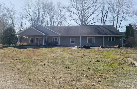 9126 Baldwin Rd, Baldwin, IL 62217
