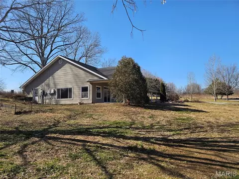 Exterior - 9126 Baldwin Rd, Baldwin, IL 62217 photo 6 of 7
