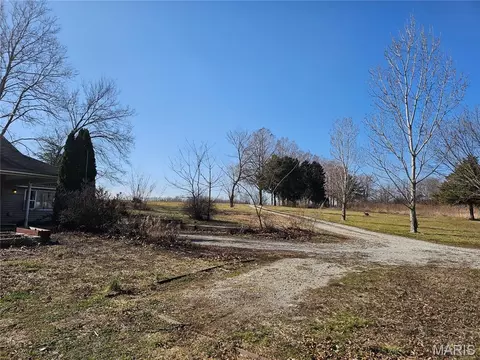Exterior - 9126 Baldwin Rd, Baldwin, IL 62217 photo 3 of 7