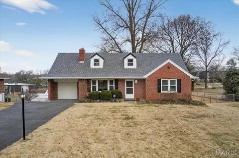 10040 Knollcrest Dr, Saint Louis, MO 63136