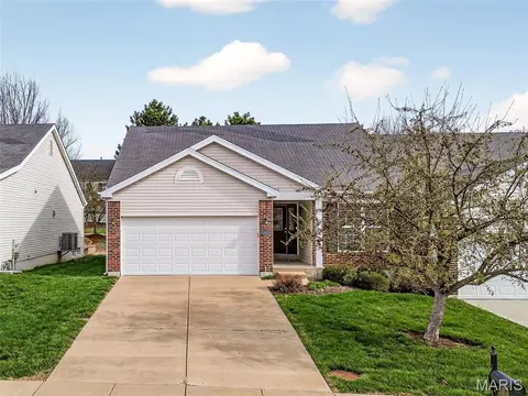 468 Angelique Pl, Saint Charles, MO 63303