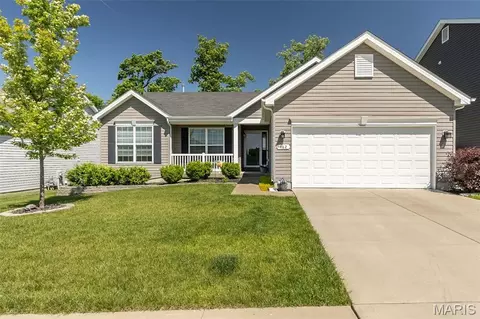 162 Hidden Bluffs Dr, Lake Saint Louis, MO 63367