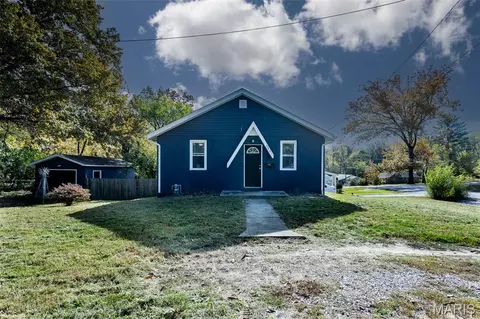 3201 Charlotte Ct, Alton, IL 62002