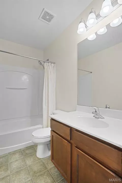 Bath - 301 Wild Oak Dr, O'fallon, MO 63368 photo 2 of 4