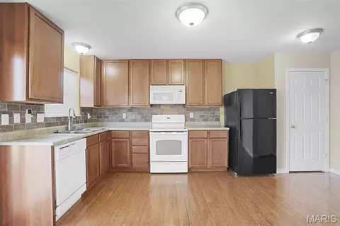 Kitchen - 301 Wild Oak Dr, O'fallon, MO 63368 photo 2 of 3