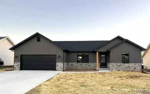 136 Garrettford Dr, Bethalto, IL 62010