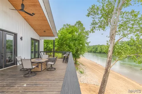 1300 River Valley Rd, Doniphan, MO 63935