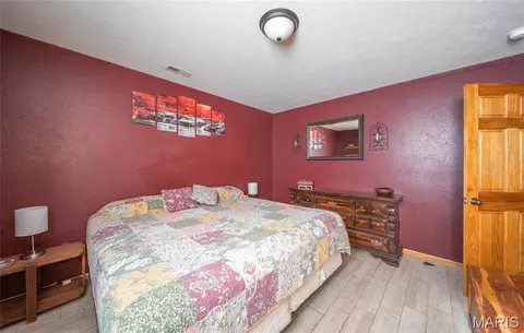 Bedroom - 37595 Westgate Rd, Plato, MO 65552 photo 7 of 7