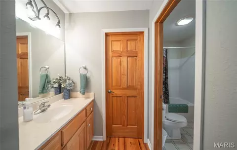 Bath - 37595 Westgate Rd, Plato, MO 65552 photo 1 of 5